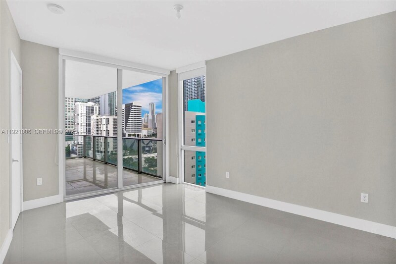 Building Photo - 1010 SW 2nd Ave