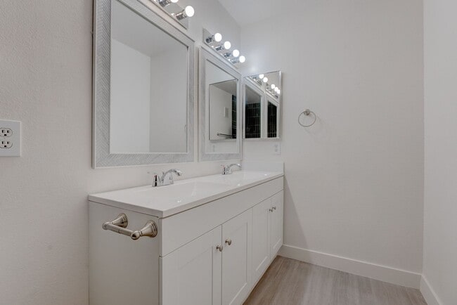 Building Photo - 3060 Tarpon