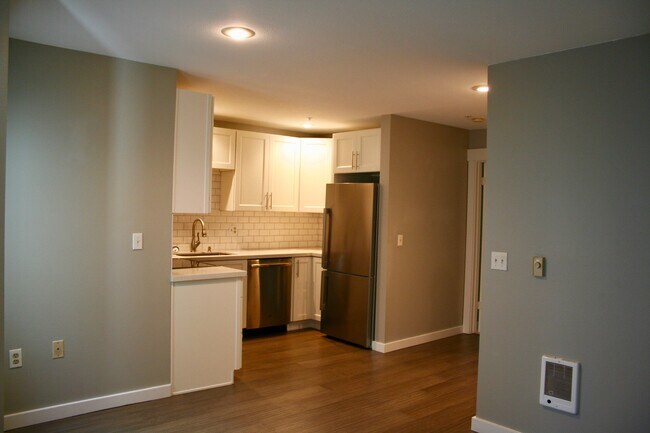 Building Photo - 3028 Western Ave