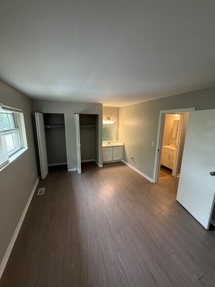 Building Photo - 6861 Emerald Ave