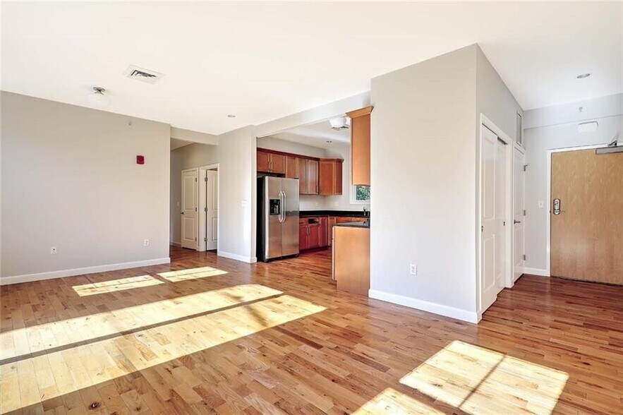 Building Photo - 400 Hope St