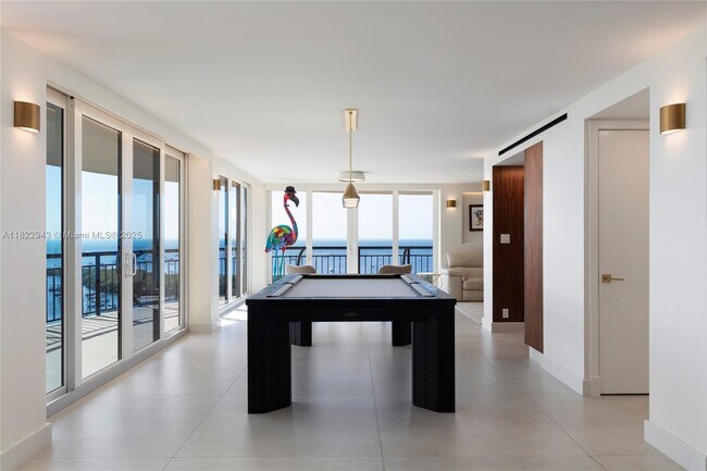 Building Photo - 2843 S Bayshore Dr