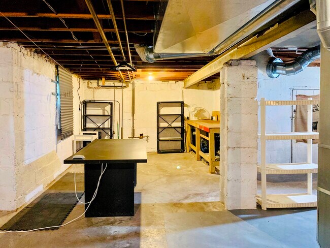 Building Photo - 5830 Holmes St