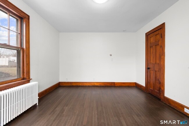 Building Photo - 37 Byrneside Ave