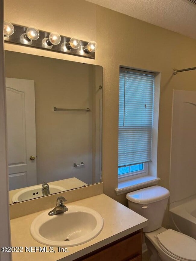 Building Photo - Beautiful Townhome in Biscayne Bay!