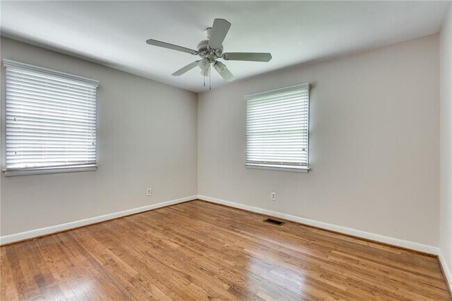 Building Photo - 1424 Hosea L Williams Dr NE