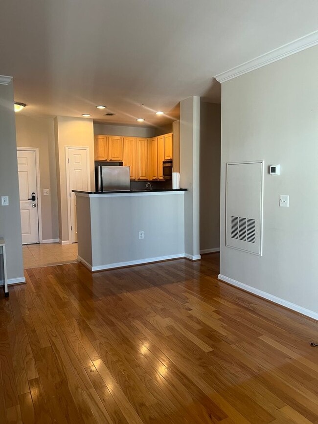 Building Photo - Crystal City 1 bedroom 1 bath condo