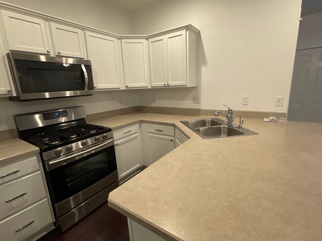 Building Photo - 1039 NE Watt Way