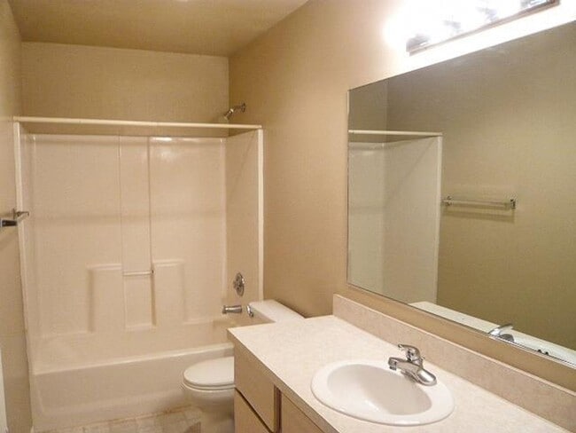 Building Photo - 927-929 Otis St