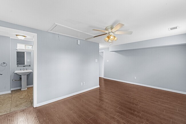 Building Photo - 709 Gale St