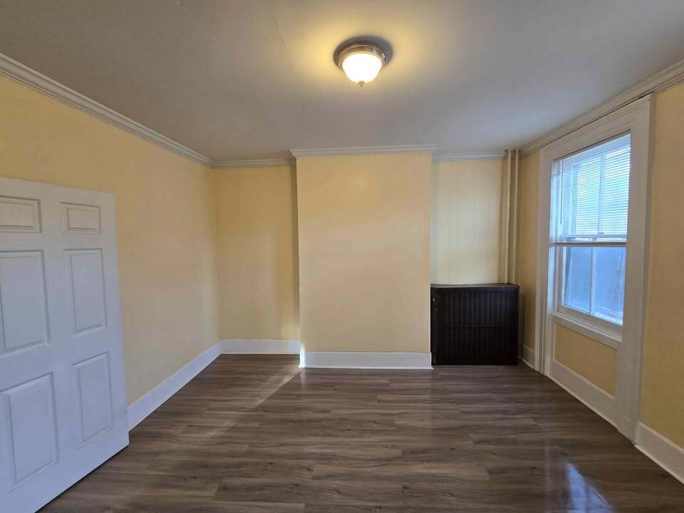 Building Photo - 541 5th Ave