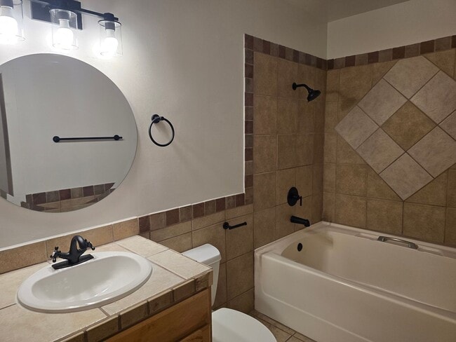 Building Photo - LOFT BEDROOM, 1.5 BATHS WITH ATTACHED 1 CA...