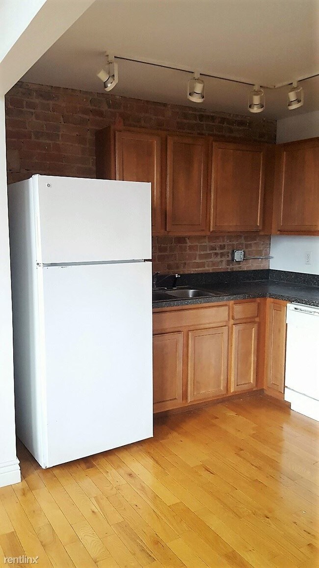 Building Photo - 1 br, 1 bath  - 206 W Michigan Ave