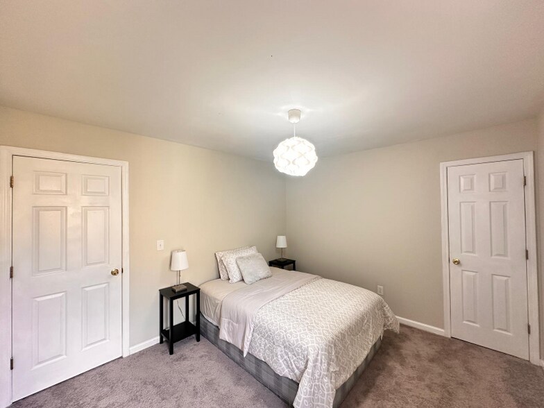 Building Photo - 175 Mill Creek Dr