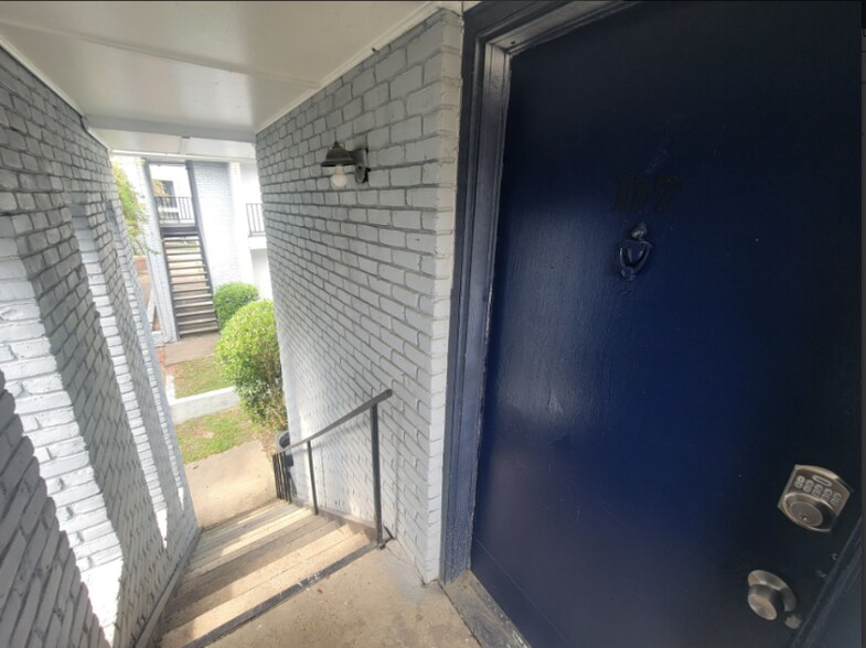 Building Photo - 225 W McDowell Rd