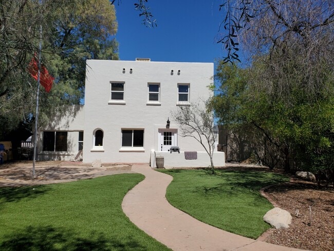 Building Photo - 1321 E Mabel St