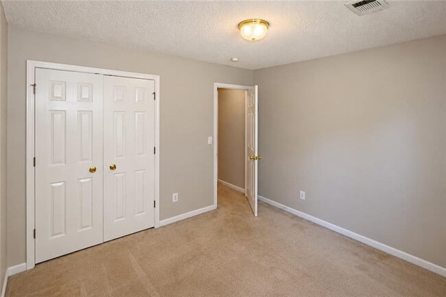 Building Photo - 227 Westwind Dr