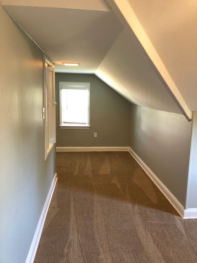 Building Photo - RENOVATED 4 bed 1 bath home in Glen Burnie