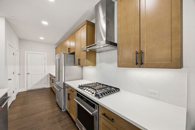 Building Photo - Walkable Lifetsyle in Westshore!
