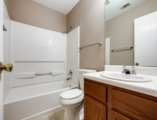 Building Photo - 611 Granite Cliff