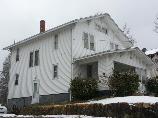Building Photo - 409 Stowers St