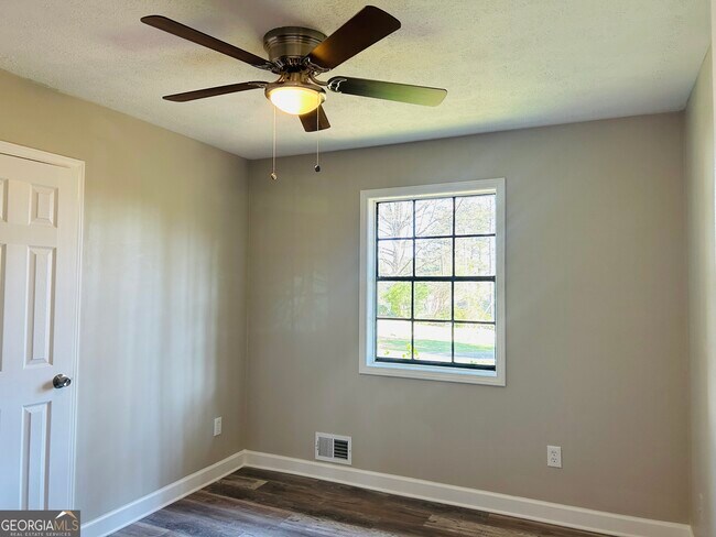 Building Photo - 6165 Radford Dr