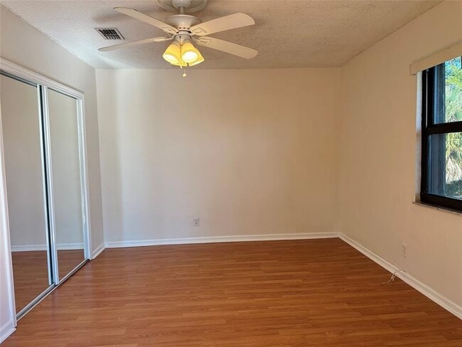 Building Photo - 444 Pine Cir