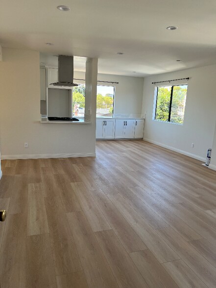 Building Photo - 419 S Verdugo Rd