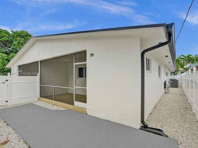 Building Photo - 932 Mandarin Isle