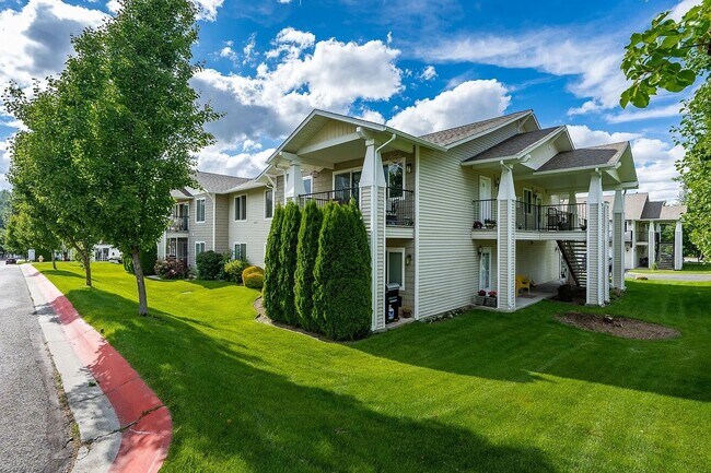 Building Photo - Modern 2 Bed, 1 Bath Condo near Dishman Hills!