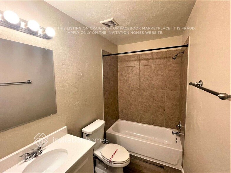 Building Photo - 998 S Miller St