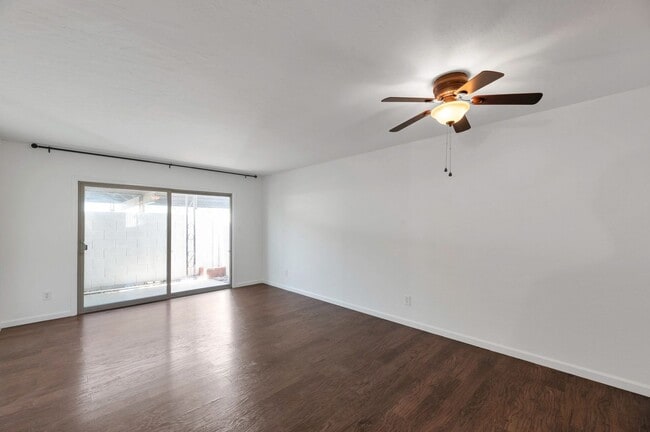 Building Photo - Charming 2 bedroom, 1 bathroom home locate...