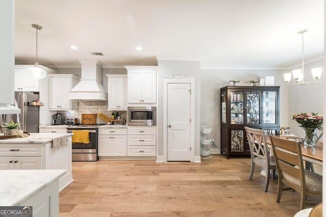 Building Photo - 306 Rustic Live Oak Trl