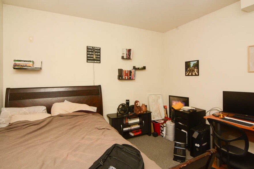 Building Photo - 1351 N Wolcott Ave