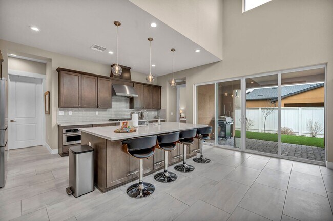 Building Photo - 619 Camargue Trl