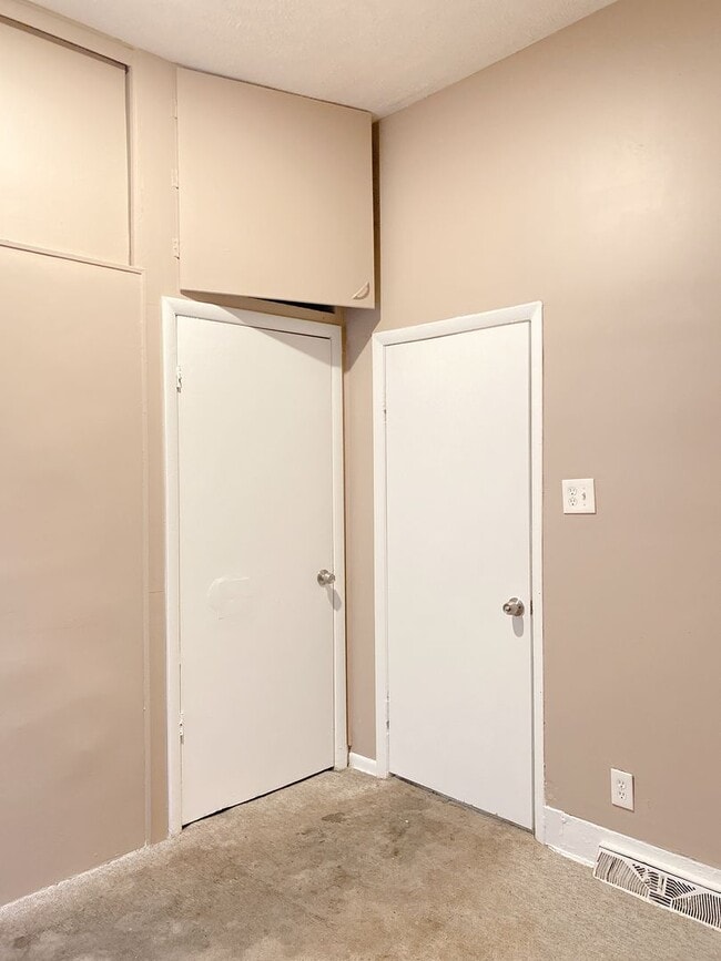 Building Photo - ZIGZAG, LLC:[TRAN][ZIGZAC][KT][CAG] 1942 S 16 ST