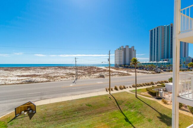 Building Photo - 572 E Beach Blvd