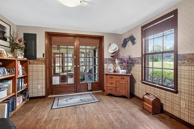 Building Photo - 1517 Manor Way