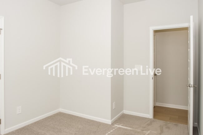 Building Photo - 14729 Mountain Strm Dr