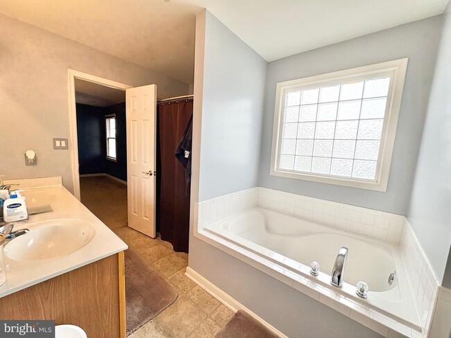 Building Photo - 39 Wild Rose Dr