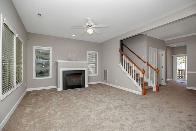 Building Photo - Charming 3BD/2.5BA Home in Crosswinds Community!