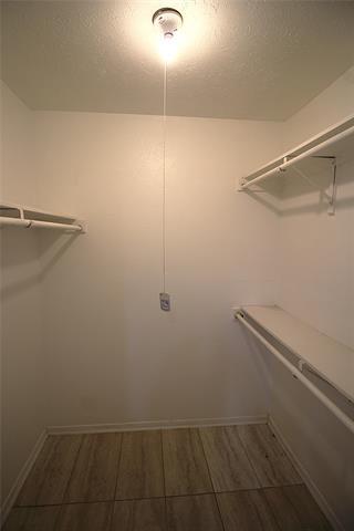 Building Photo - 2805 Meadow Park Dr