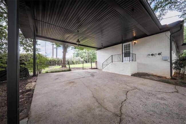 Building Photo - 1076 Vonda Ln SW