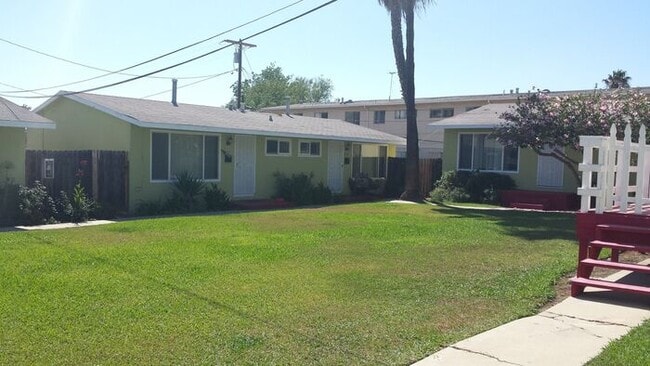 Building Photo - Charming duplex with garage in La Mesa!