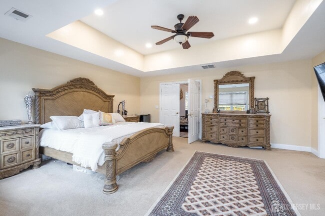 Building Photo - 2 Spinnaker Dr