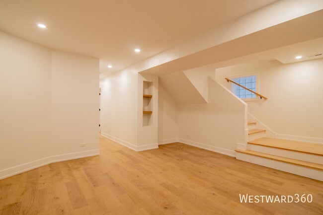 Building Photo - 3720 N Racine Ave