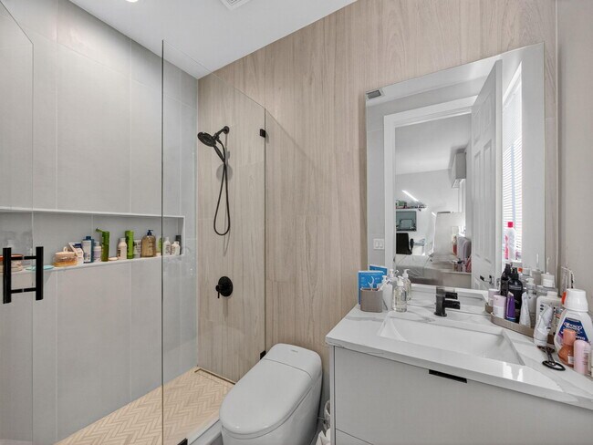 Building Photo - 125 Pembroke Dr