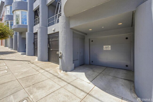 Building Photo - 748 North Point St