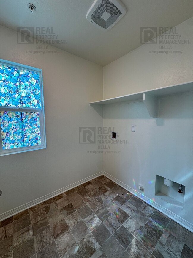 Building Photo - Spacious Corner Lot Home in Desirable Winchester Community – 4 bed + Large Backyard+ Solar!
