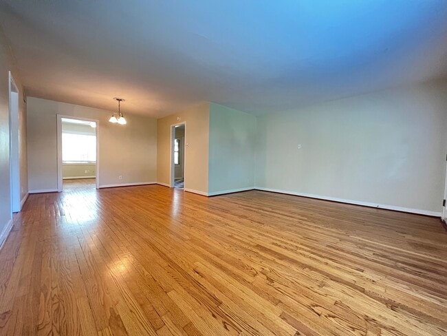 Building Photo - 2247 Branard St